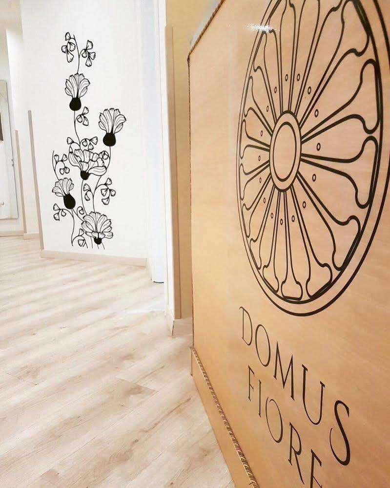 Отель Domus Italiana Рим Экстерьер фото