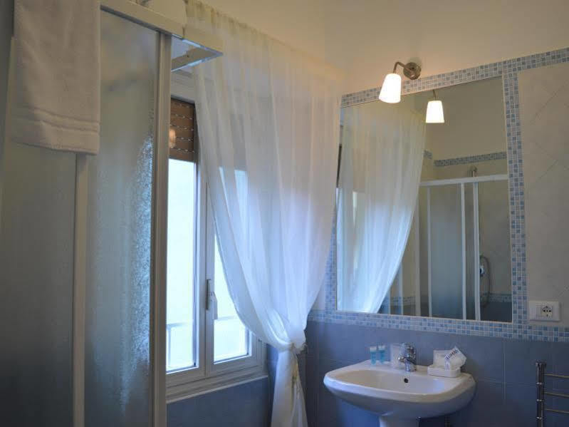 Отель Domus Italiana Рим Экстерьер фото